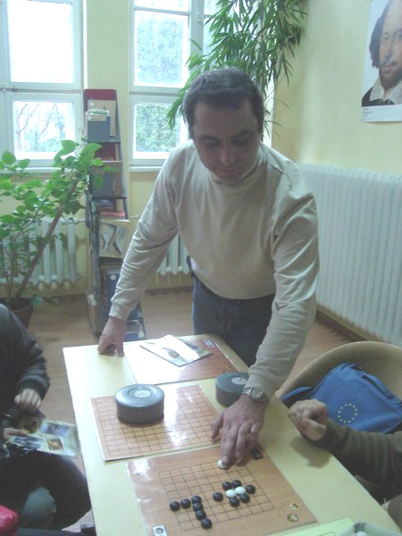 Байрактаров и началото на демонстрацията по Го Байрактаров и началото на демонстрацията по Го